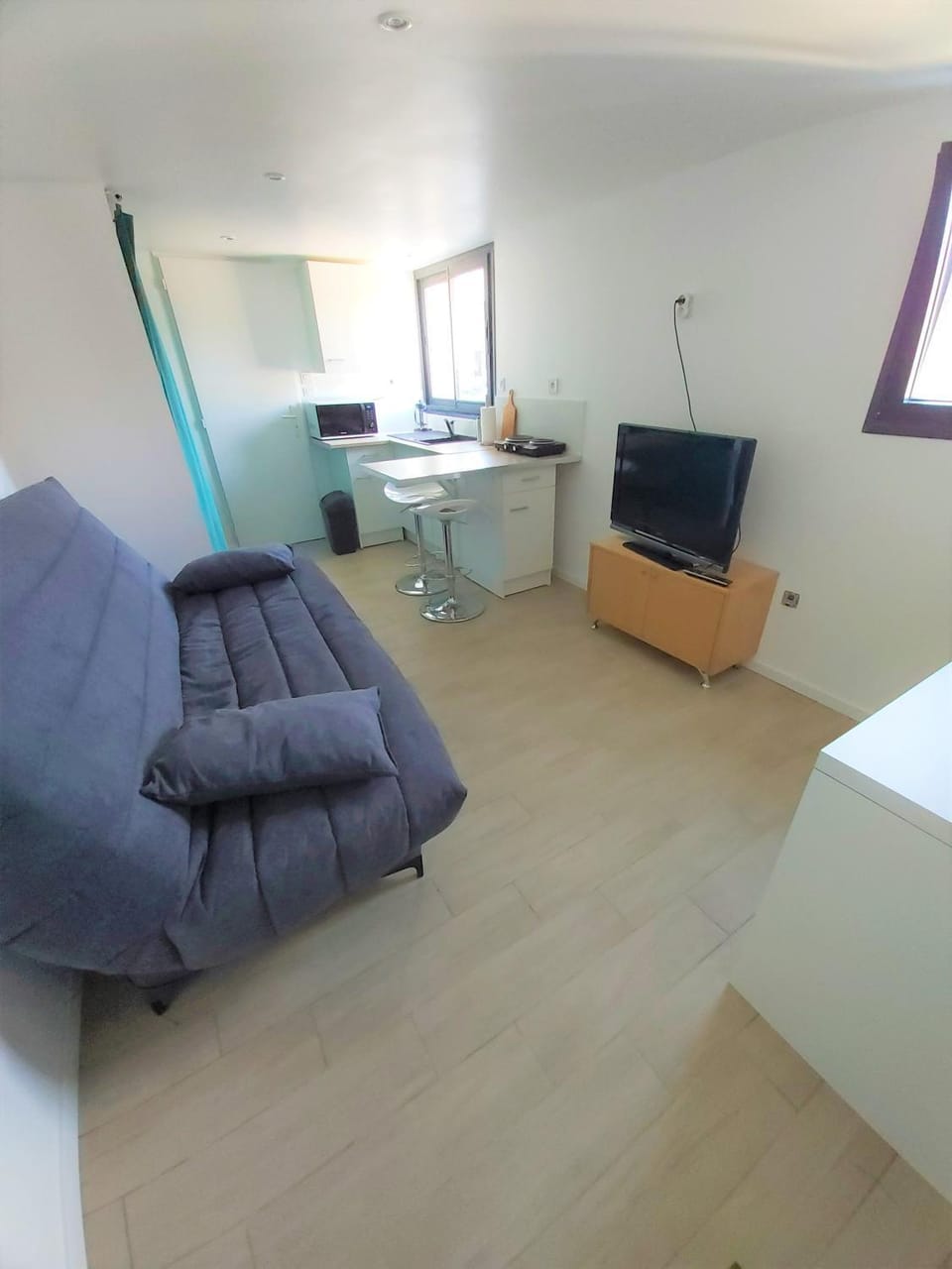 TV and multimedia, Seating area