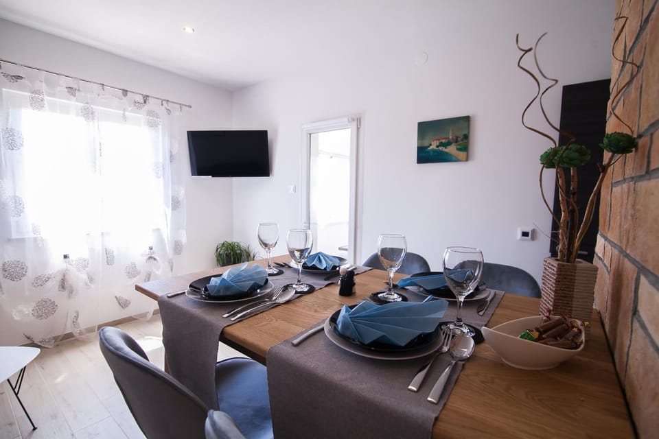 TV and multimedia, Living room, Dining area
