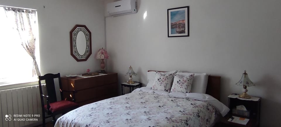 Bed, Photo of the whole room, Bedroom, air conditioner