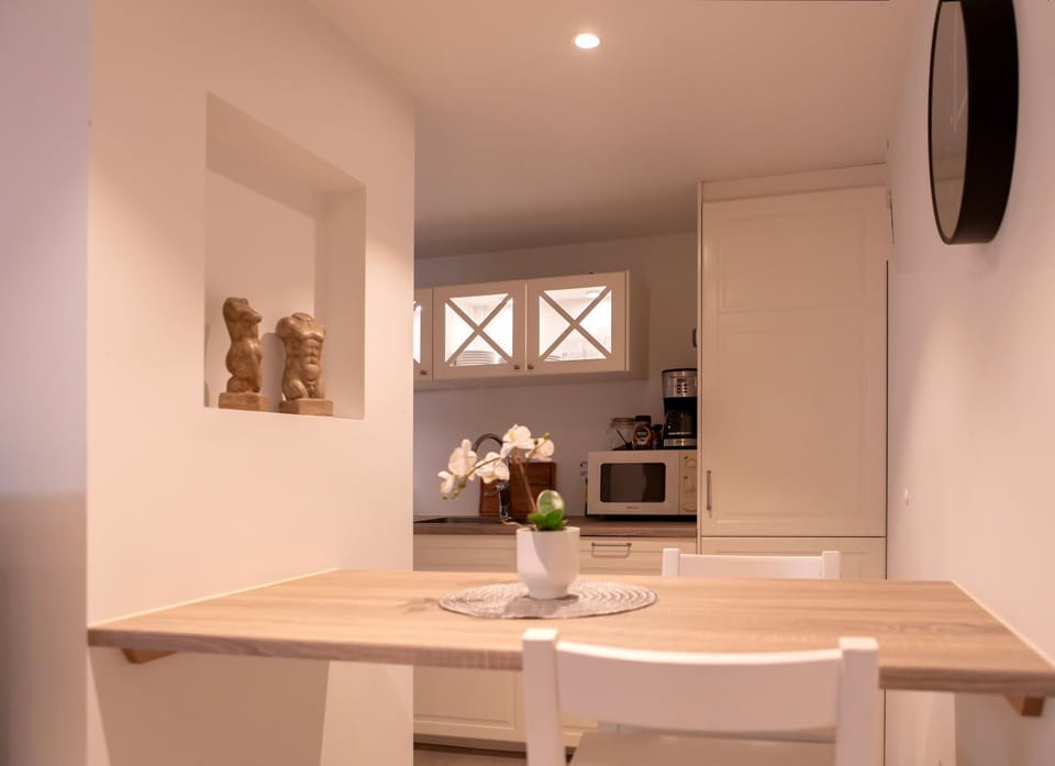 Coffee/tea facilities, Kitchen or kitchenette, Dining area, minibar, pet friendly, stove