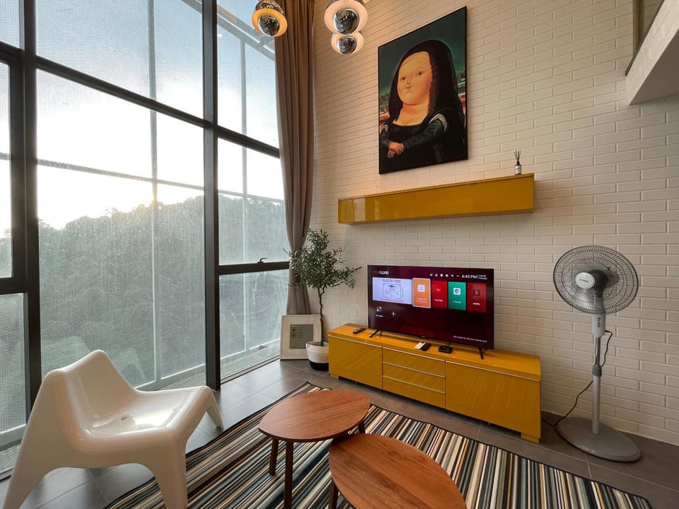 Communal lounge/ TV room, TV and multimedia, Living room, Seating area, Evening entertainment, fireplace, air conditioner
