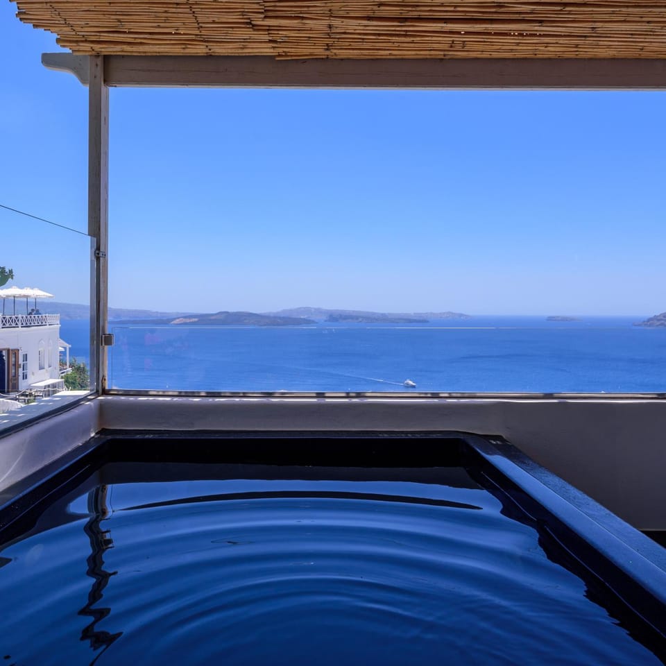 Sensia villa with Hot tub and Caldera View Villa in Oia