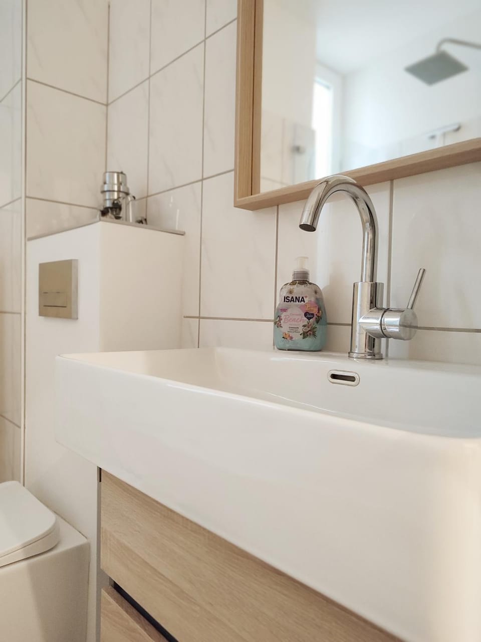 Schöne Ferienwohnung für 3 Personen, 2 Schlafzimmer, 1 Doppelbett, 1 Einzelbett, Monteure oder Geschäftsreisende, ruhige Innenstadtlage in Bielefeld, 400 m bis Klinikum Mitte, Smart TV, WLAN Apartment in Bielefeld
