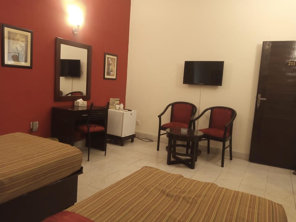 Seating area, Bedroom