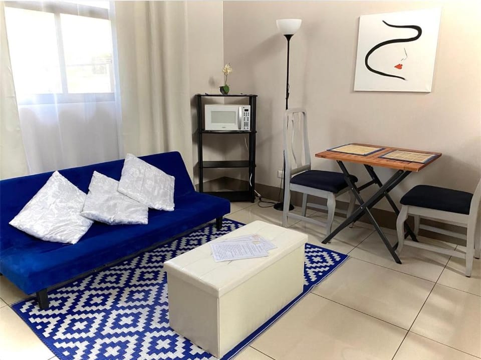 Living room, minibar