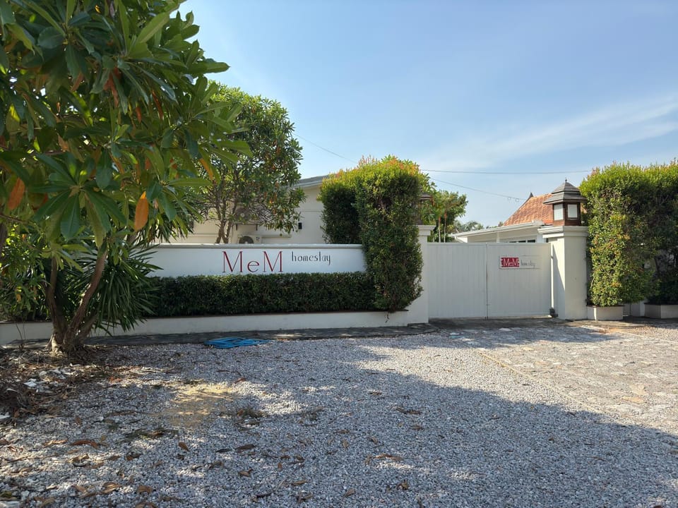 Property building, Day, Street view