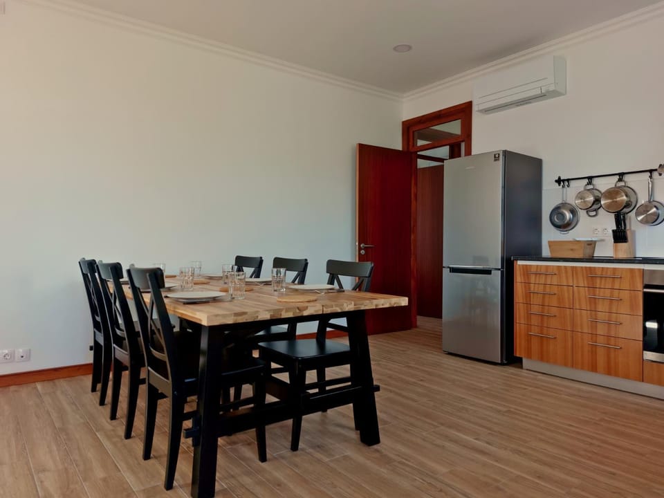 Kitchen or kitchenette, Dining area, stove, air conditioner