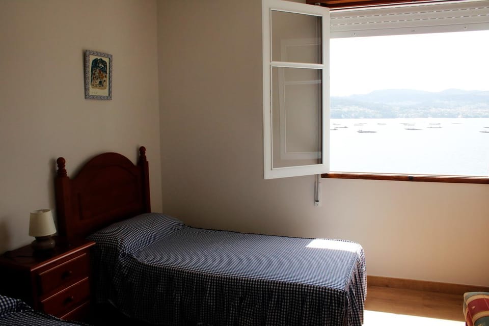 Casa sobre o mar A Ceboleira Apartment in O Morrazo