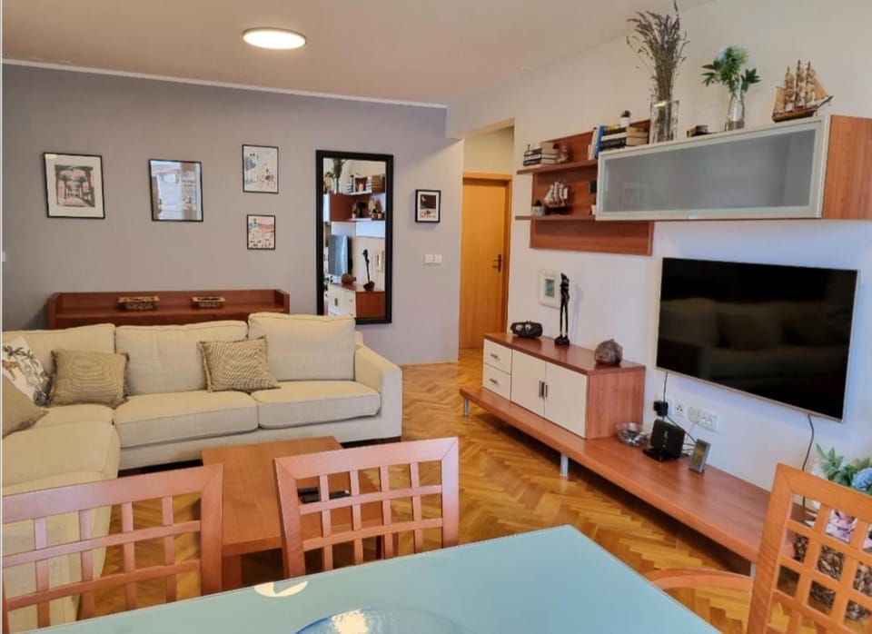 TV and multimedia, Living room, Dining area