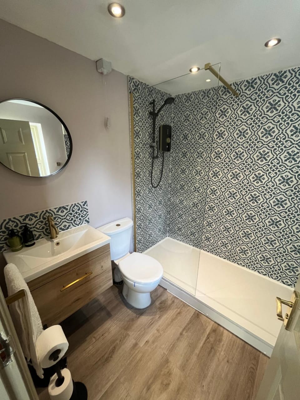 Glenesk Flat 2 with private courtyard Apartment in England