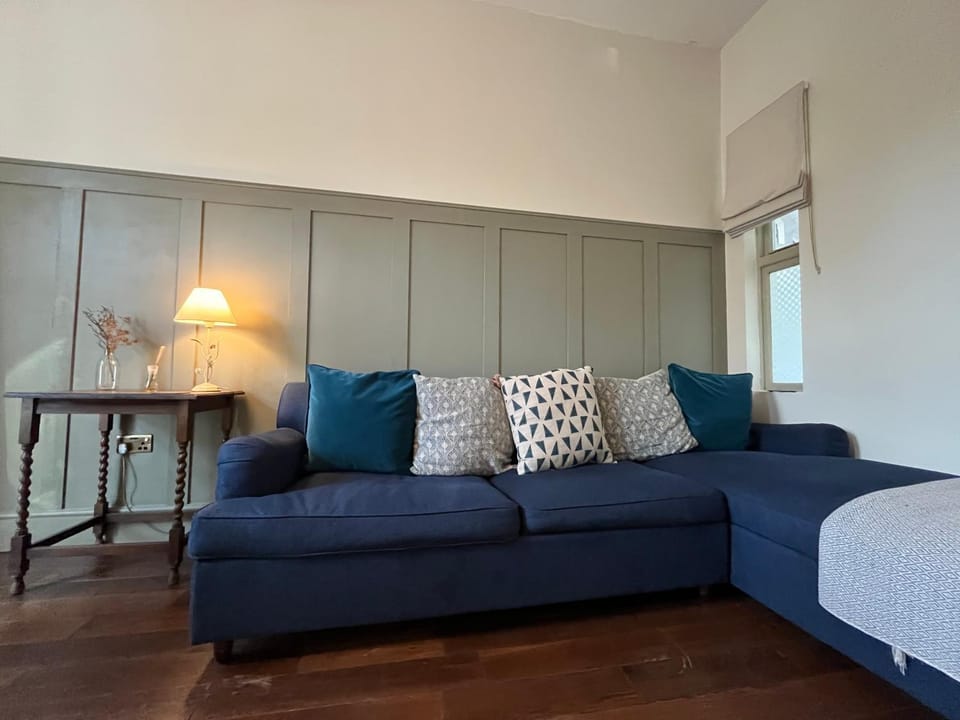Glenesk Flat 2 with private courtyard Apartment in England