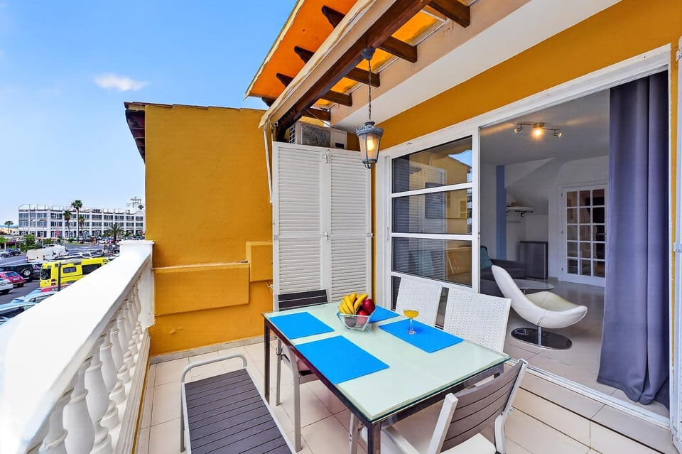 View (from property/room), Balcony/Terrace, Living room