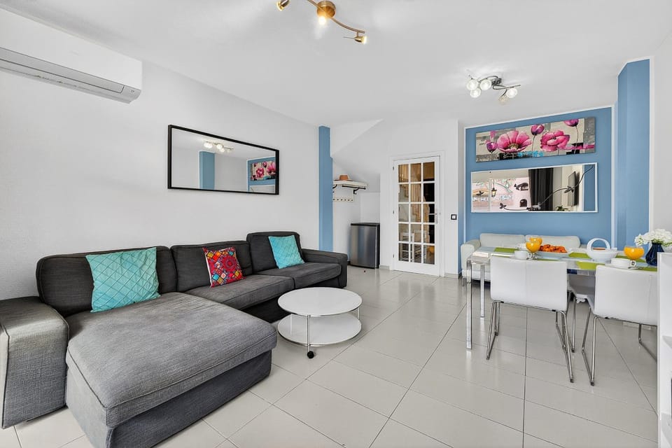 Living room, Seating area, Dining area, air conditioner