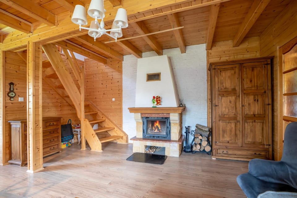 Seating area, fireplace
