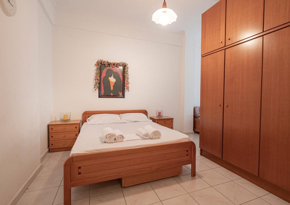 Bed, Photo of the whole room, Bedroom, towels, wardrobe