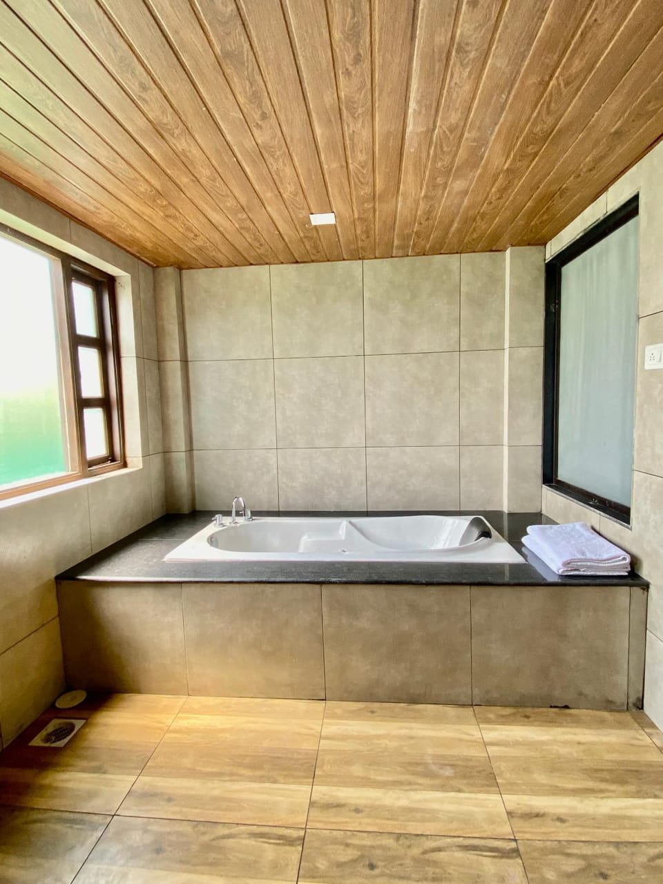 Hot Tub, Bathroom, Bath, towels