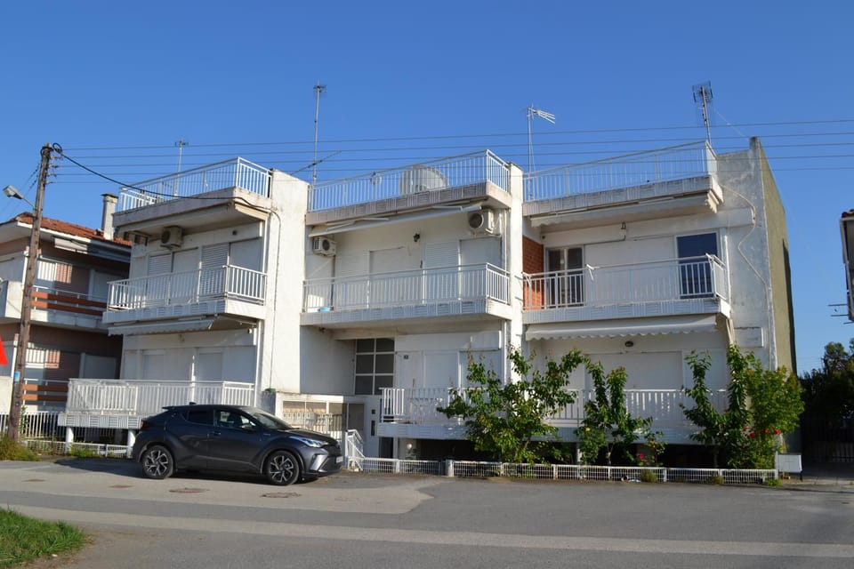 Property building, Day, Parking