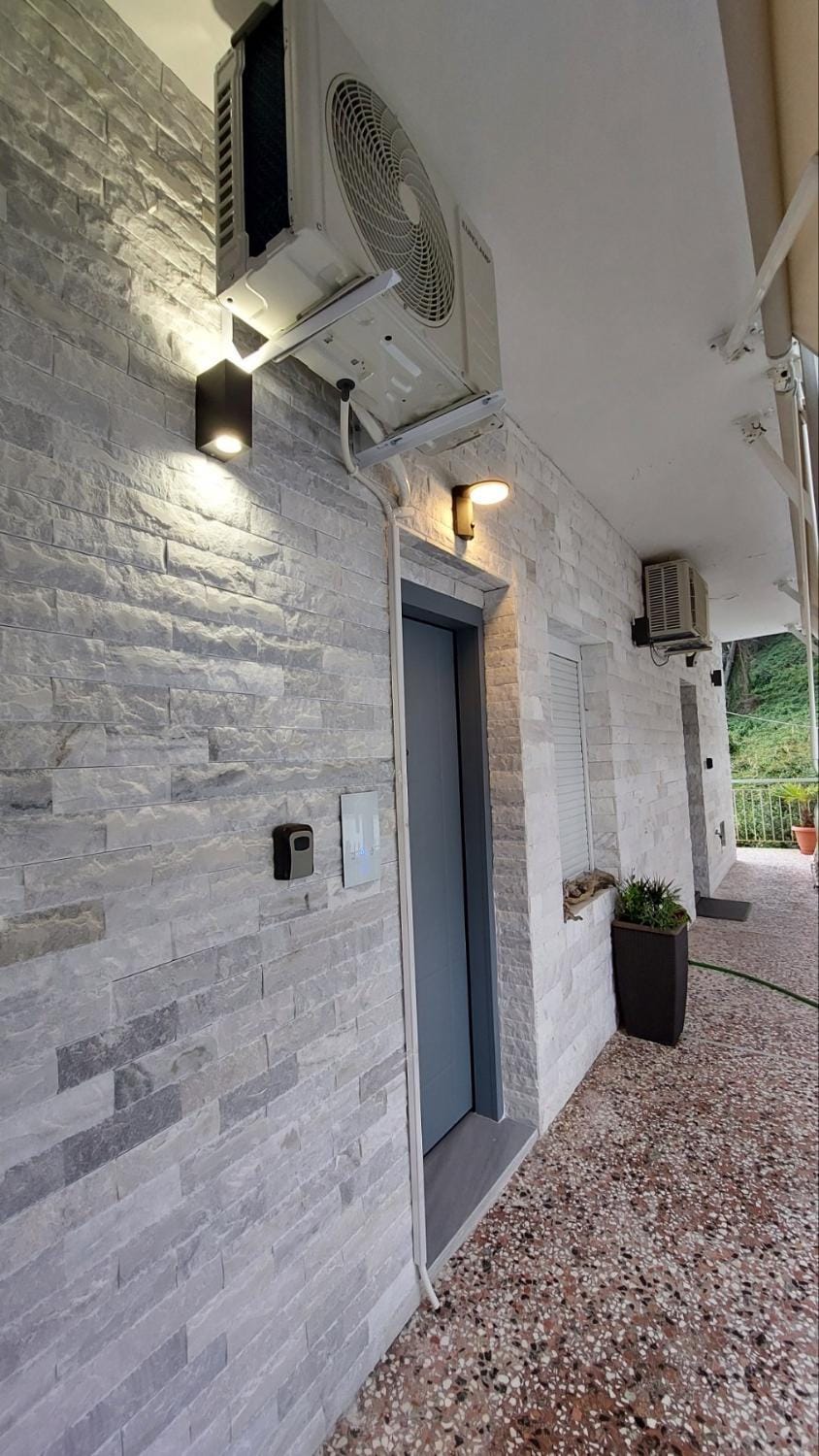 Facade/entrance
