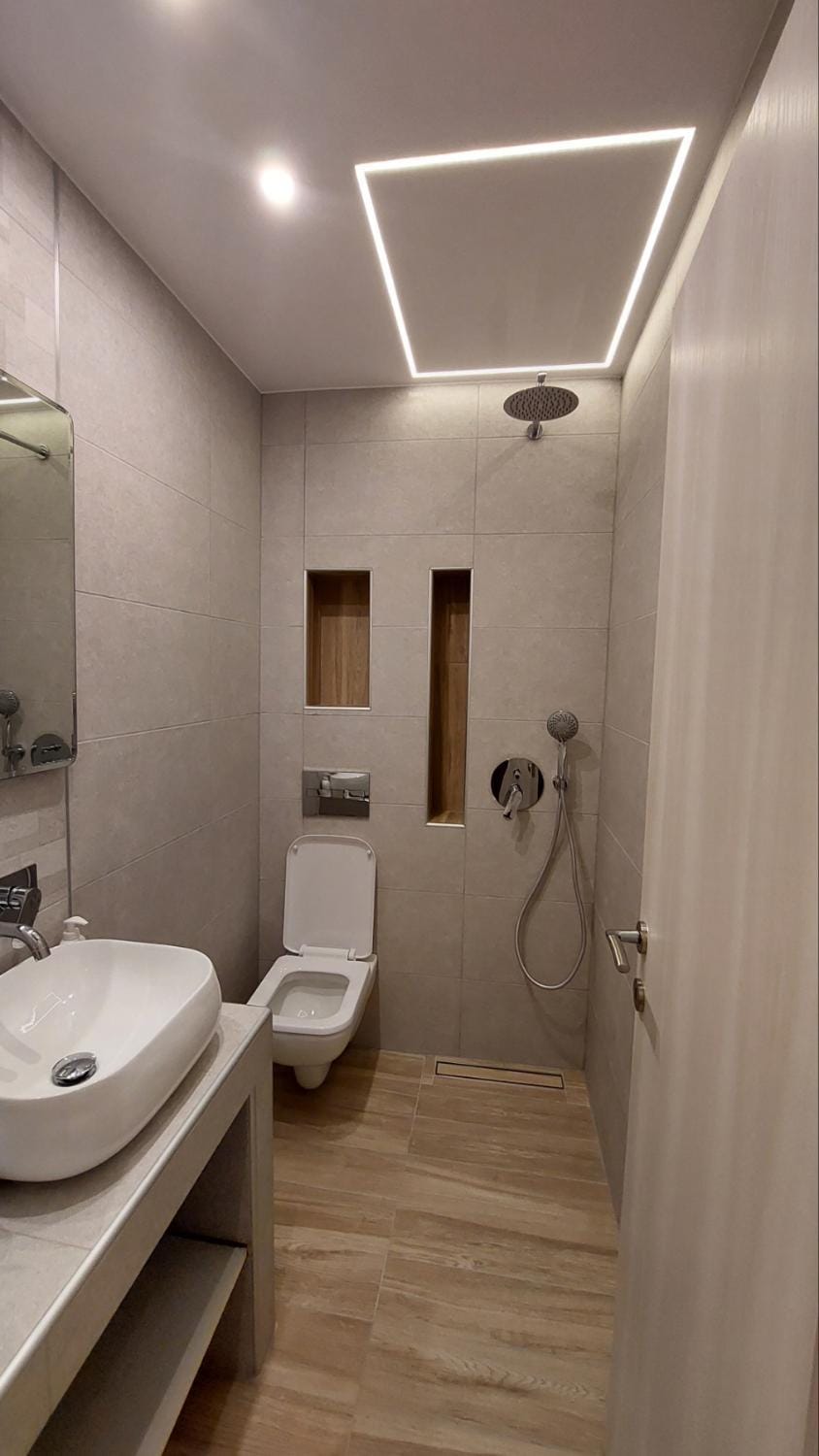 Shower, Toilet
