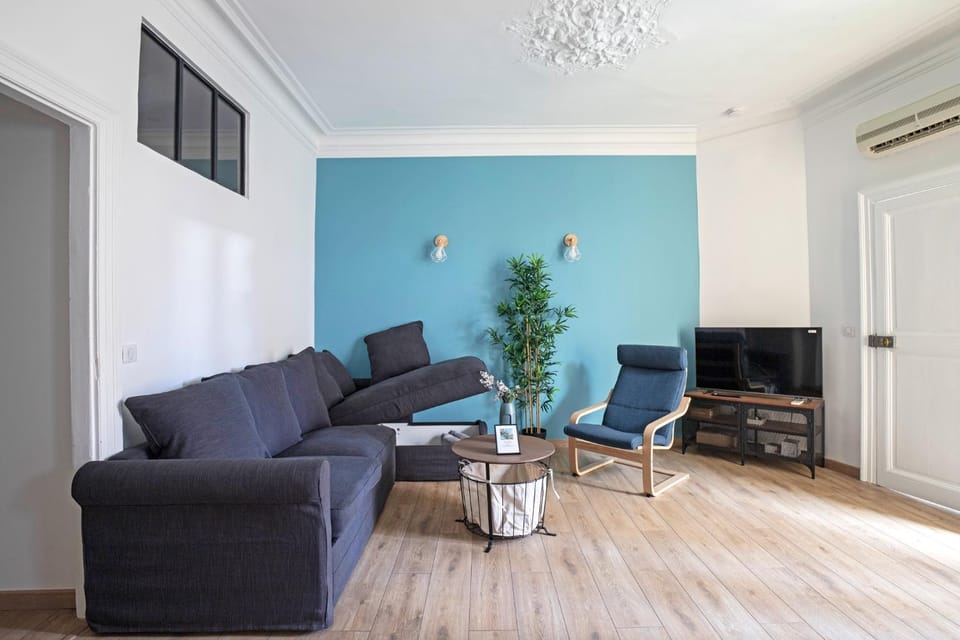 Communal lounge/ TV room, Living room, locker