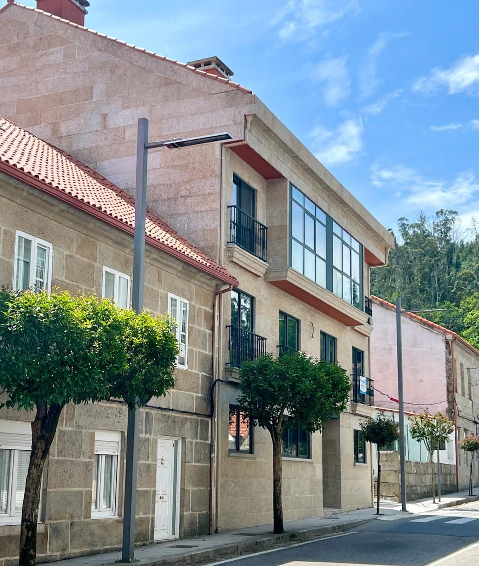 Property building, Neighbourhood, Location