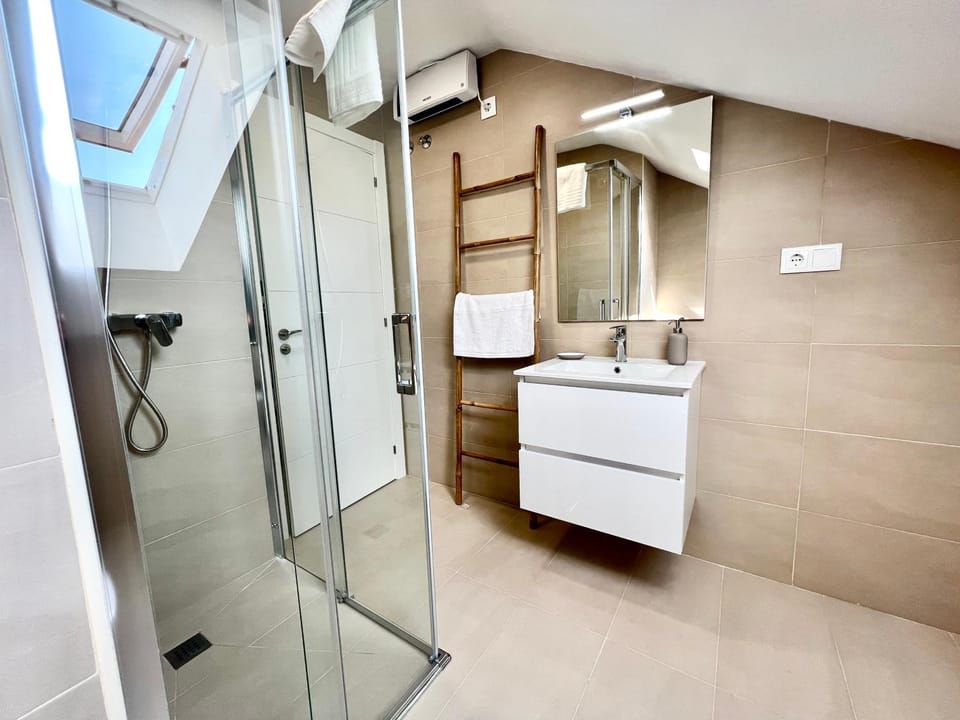 Shower, Bathroom, towels