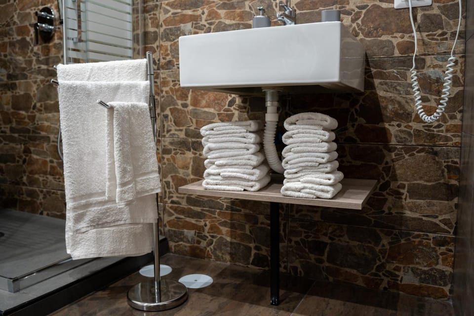 Shower, Bathroom, towels