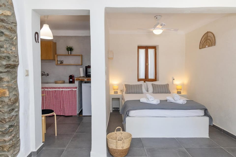 Bed, Kitchen or kitchenette