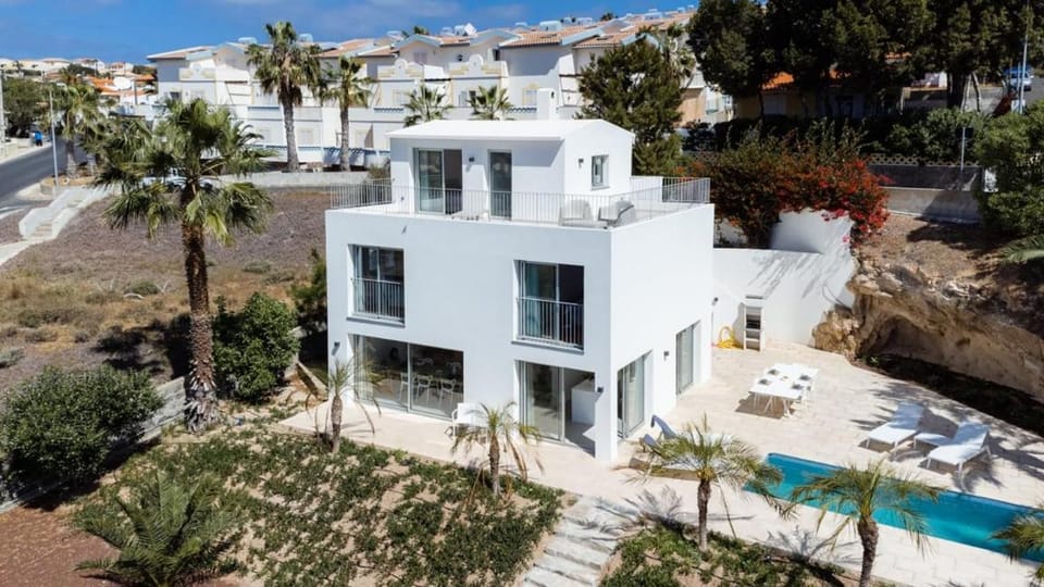 GuestReady - A delightful stay in Porto Santo House in Madeira District