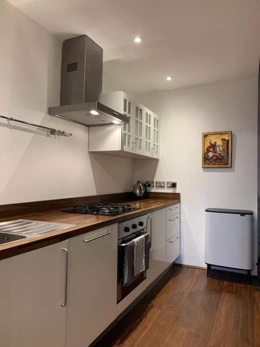 Kitchen or kitchenette, pet friendly, stove