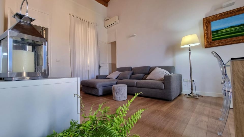 TV and multimedia, Seating area, air conditioner