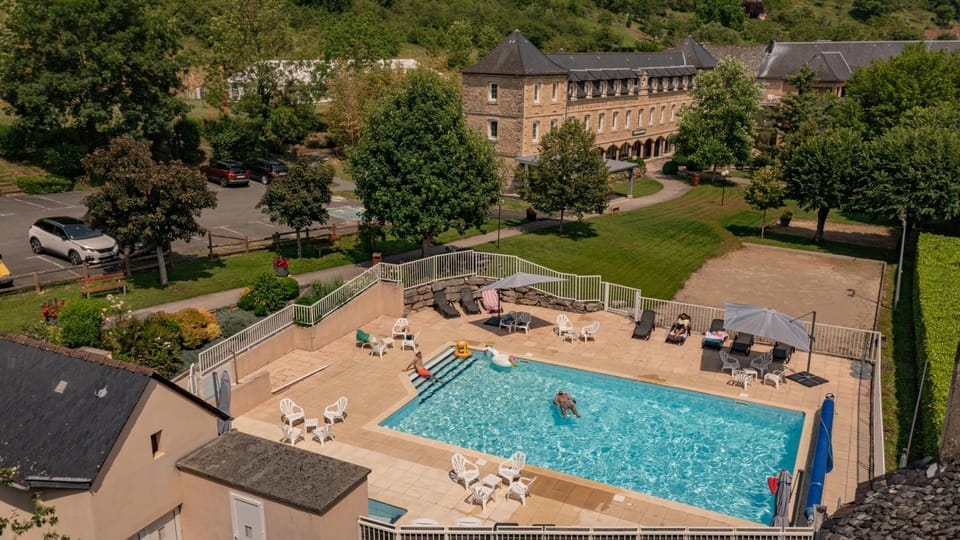Garden, Swimming pool, Parking