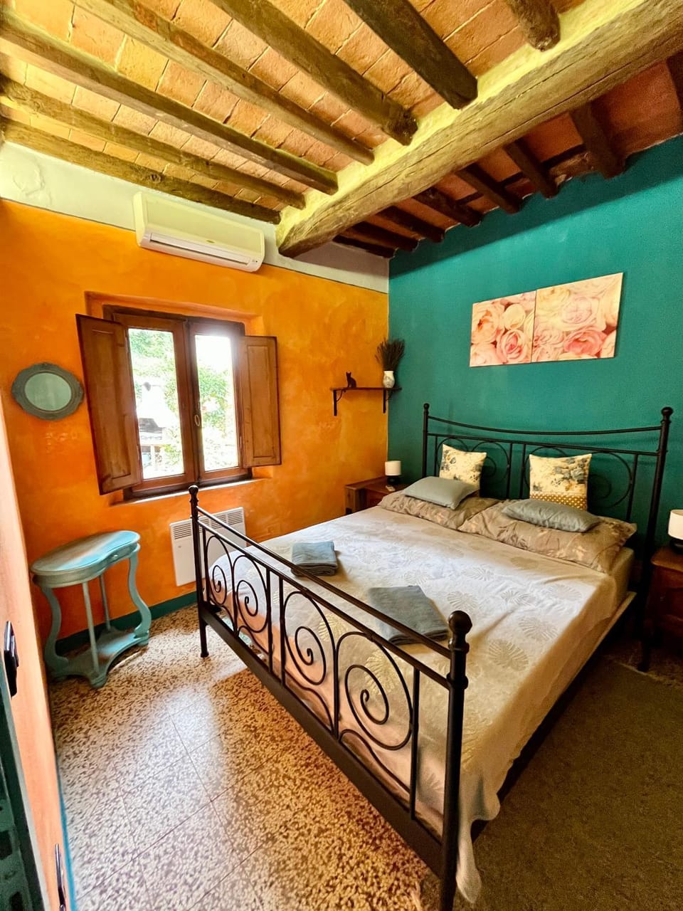 Bed, Bedroom, towels