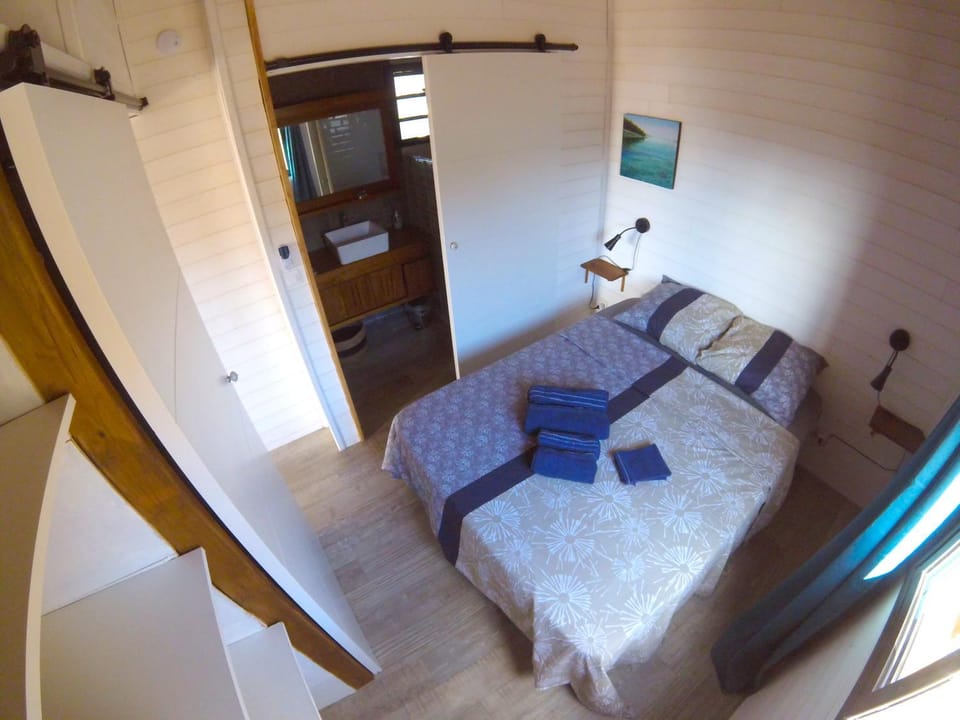 Bed, Photo of the whole room, Bedroom, towels, wardrobe