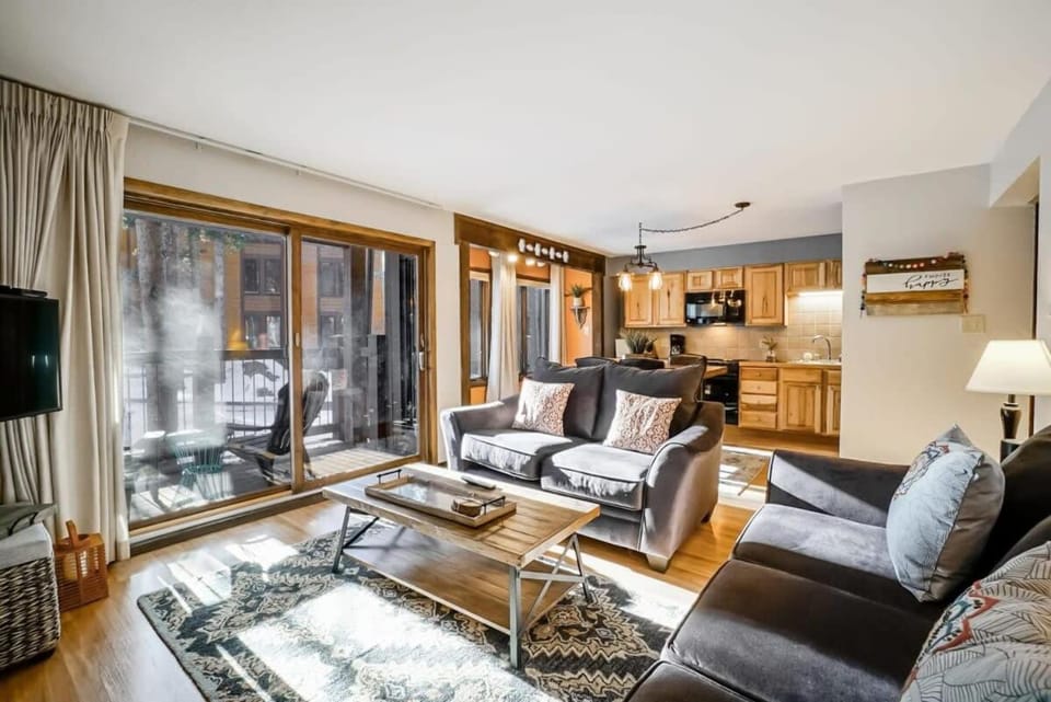 1 BR Condo Walk to Lift and Main St Plus Pool with View House in Breckenridge