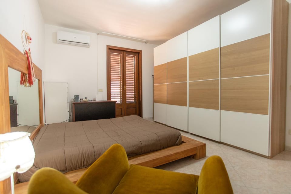 Bed, Photo of the whole room, Bedroom, wardrobe, air conditioner