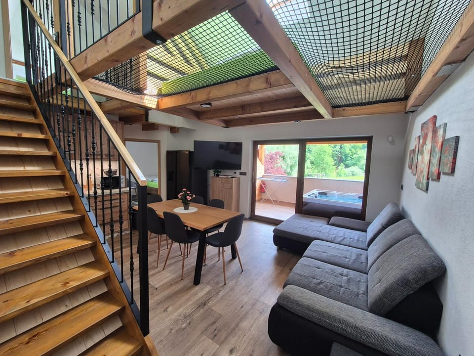 Patio, Hot Tub, TV and multimedia, Living room, Photo of the whole room, Seating area, Dining area