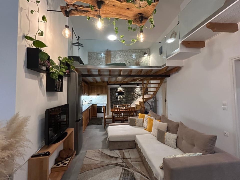 TV and multimedia, Kitchen or kitchenette, Living room, Seating area