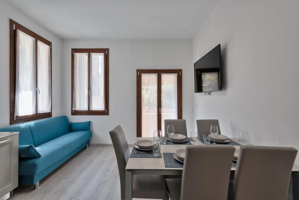TV and multimedia, Living room, Dining area