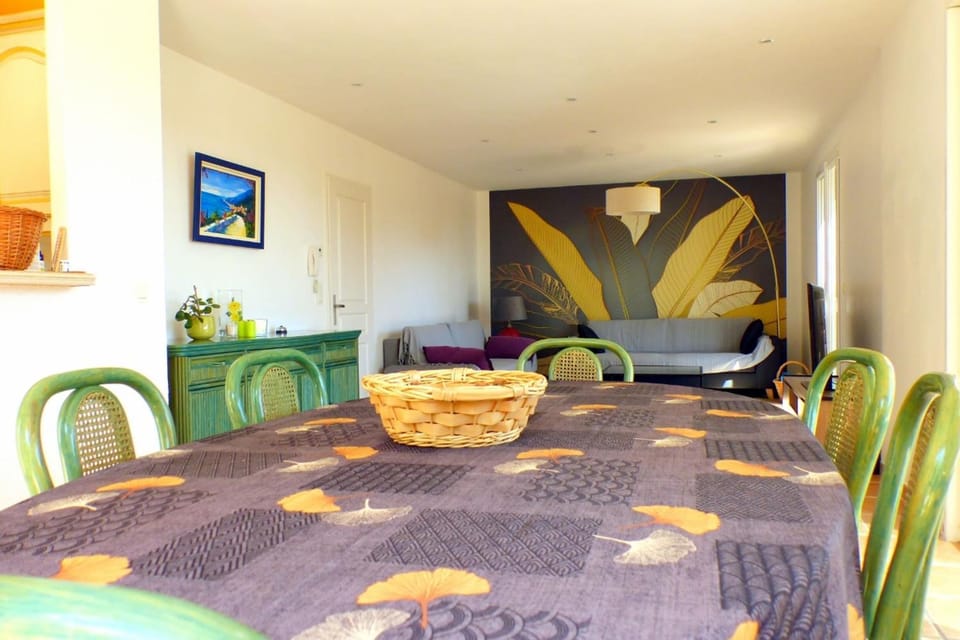 Spacious and bright house with swimming pool House in French Riviera