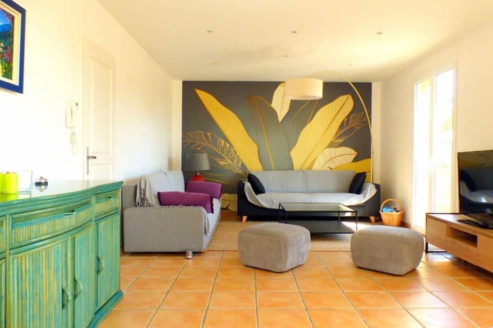 Spacious and bright house with swimming pool House in French Riviera