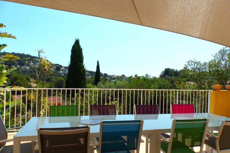 Spacious and bright house with swimming pool House in French Riviera