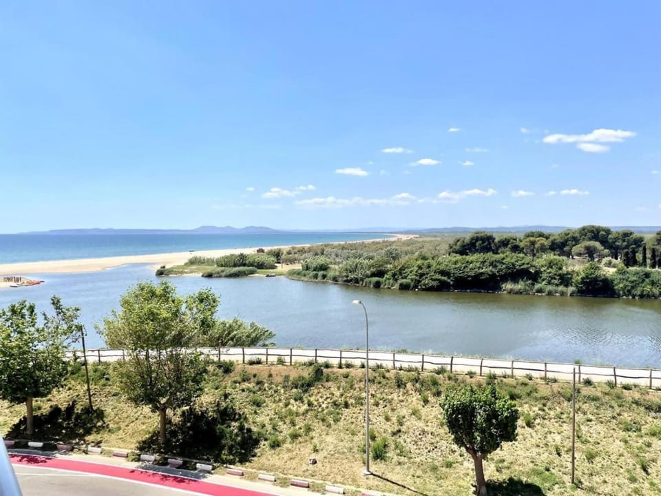 33-Apartamento soleado de dos habitaciones Apartment in Alt Empordà