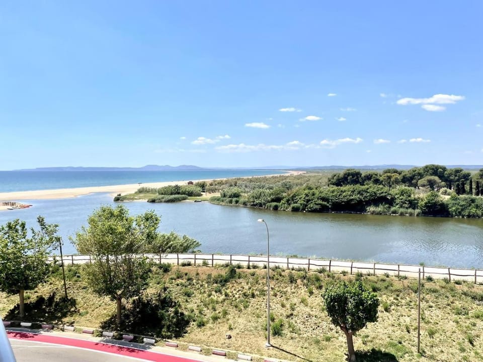 33-Apartamento soleado de dos habitaciones Apartment in Alt Empordà