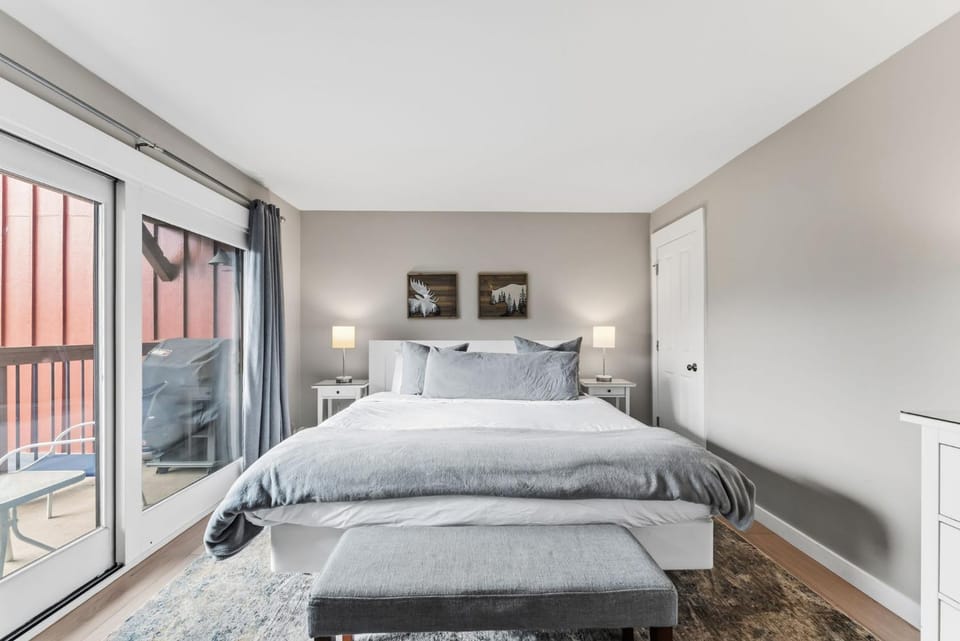 Modern 3 BDR Heart of Downtown Walk Everywhere House in Breckenridge