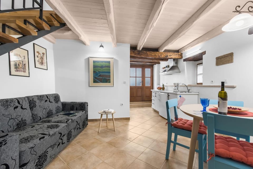 Kitchen or kitchenette, Living room, Seating area, Dining area