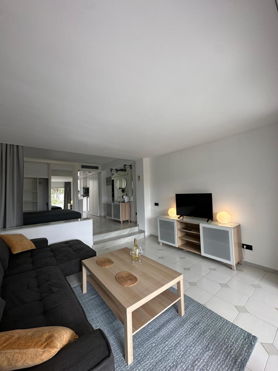 Communal lounge/ TV room
