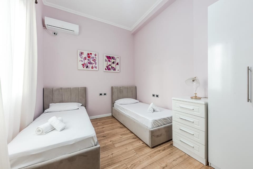 Bed, Photo of the whole room, Bedroom, towels, air conditioner