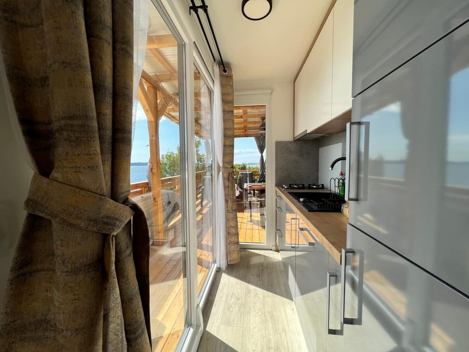 Dining area, Sea view, kitchen