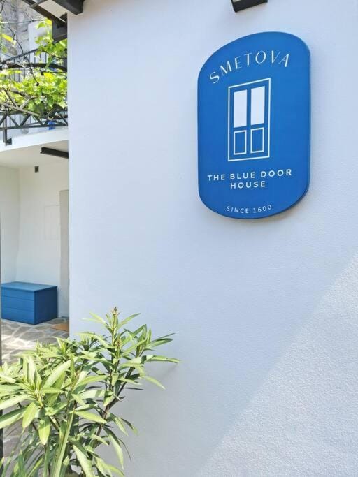 Smetova - The Blue Door House House in Slovenia